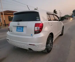 Toyota IST 2010 White