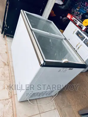 Freezer Yenye Kioo Juu