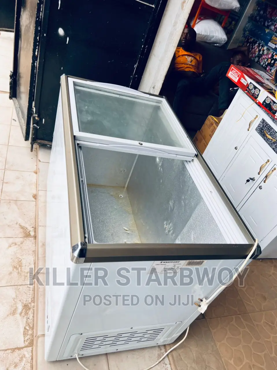 Freezer Yenye Kioo Juu