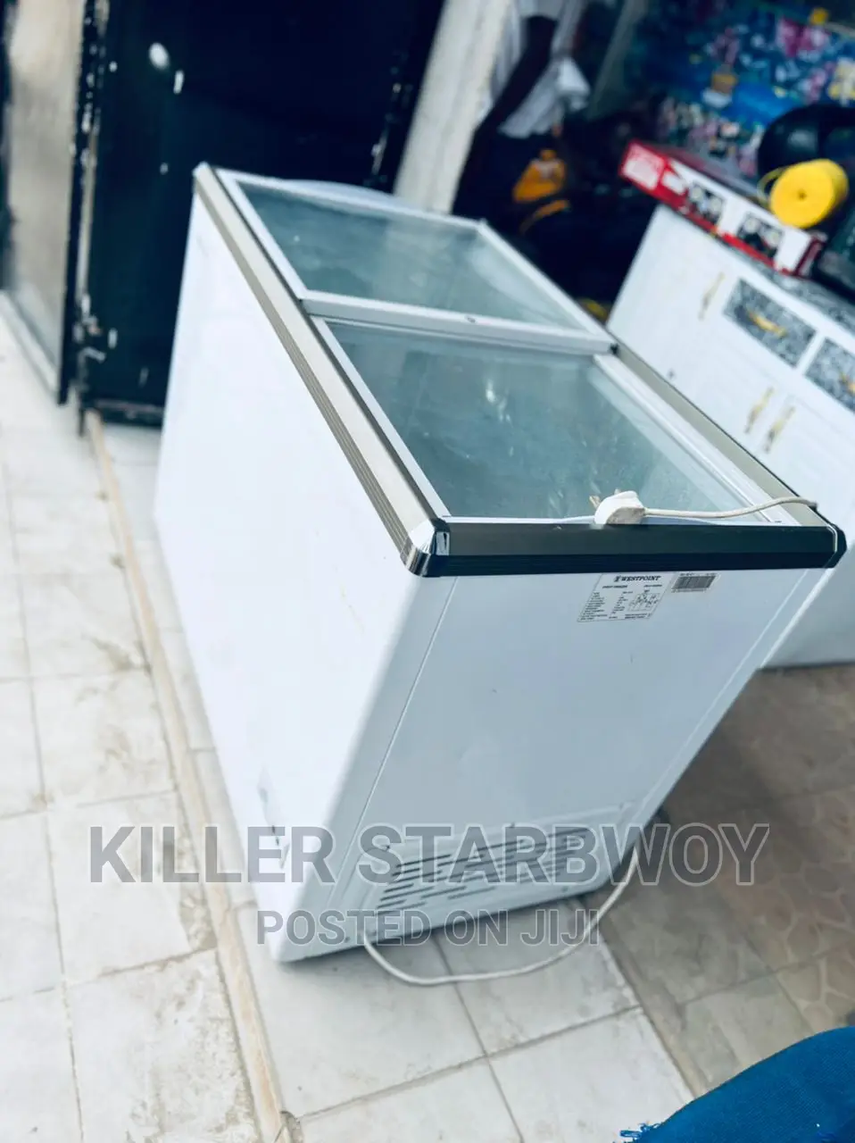 Freezer Yenye Kioo Juu