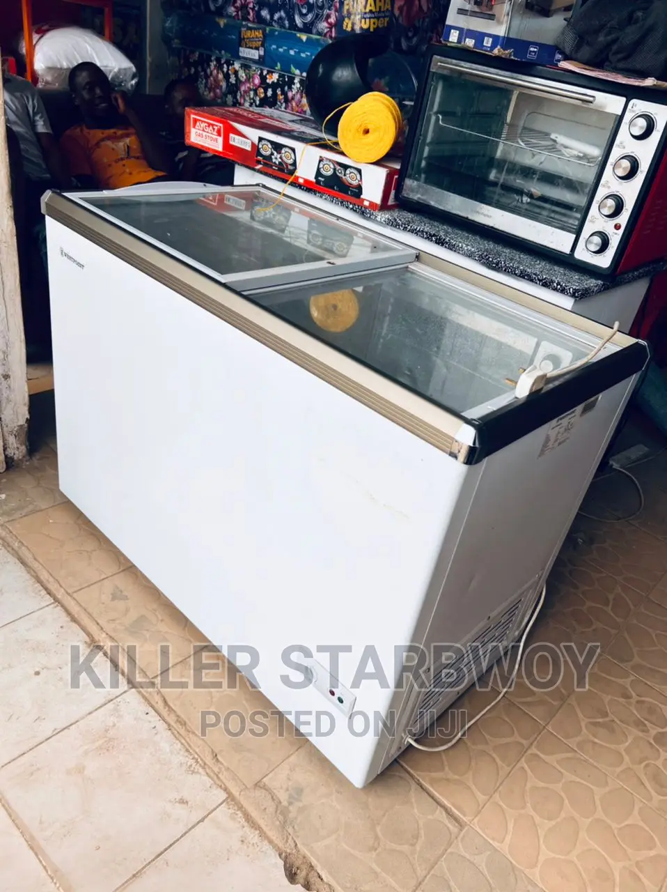 Freezer Yenye Kioo Juu