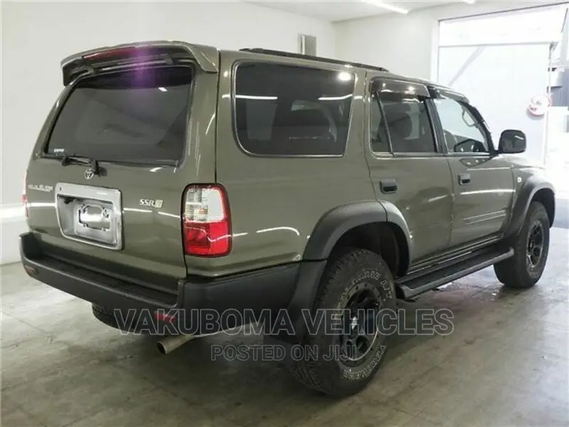 Toyota Hilux Surf 2000 Gray