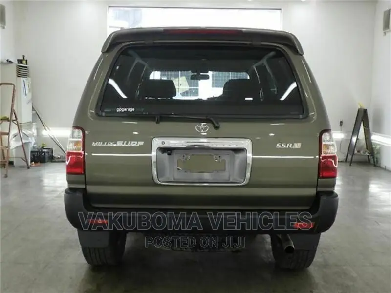Toyota Hilux Surf 2000 Gray