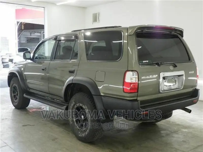 Toyota Hilux Surf 2000 Gray
