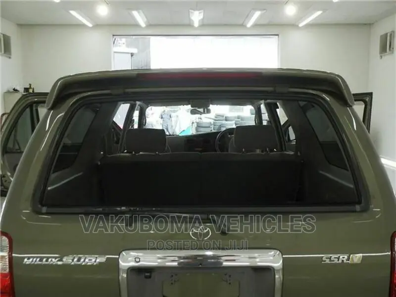 Toyota Hilux Surf 2000 Gray