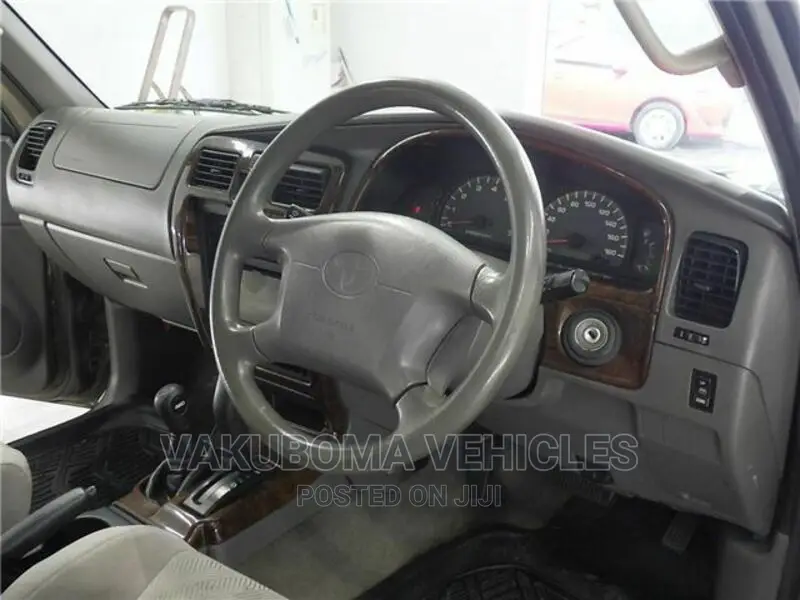 Toyota Hilux Surf 2000 Gray