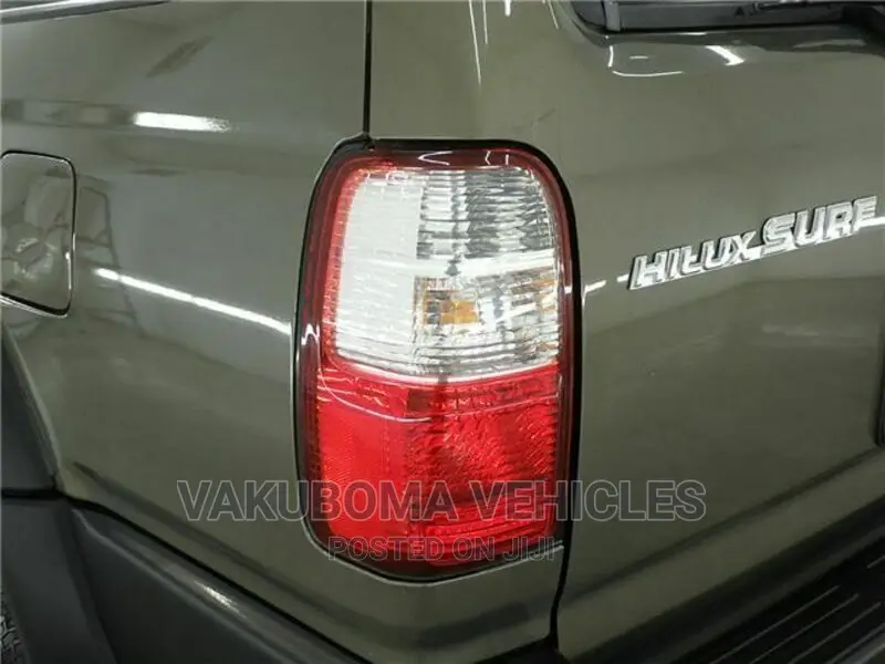 Toyota Hilux Surf 2000 Gray