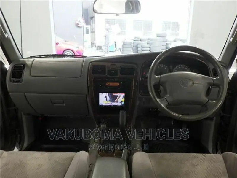 Toyota Hilux Surf 2000 Gray