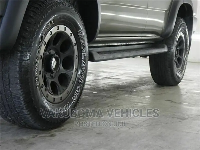 Toyota Hilux Surf 2000 Gray