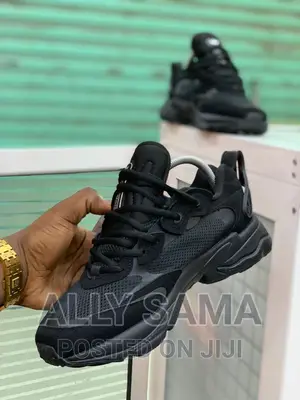 Adidas Sneakers