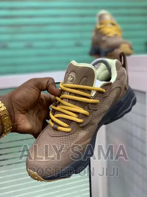Adidas Sneakers