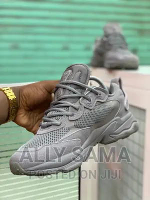 Adidas Sneakers