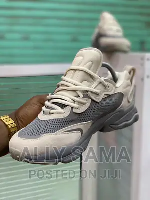 Adidas Sneakers