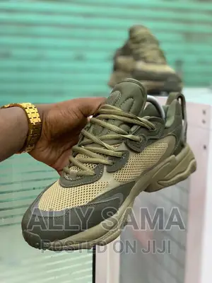 Adidas Sneakers