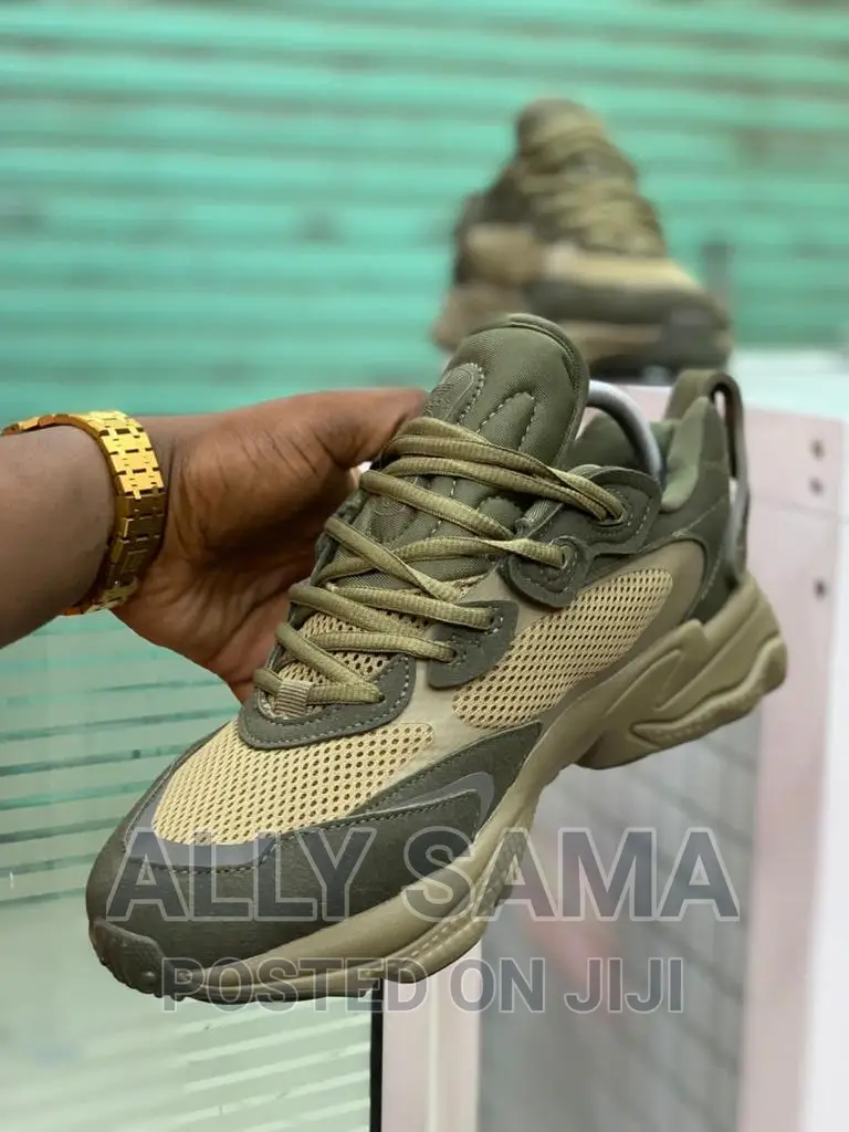 Adidas Sneakers