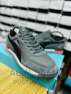Puma Sneakers