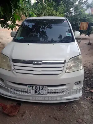 Toyota Noah 2007 White