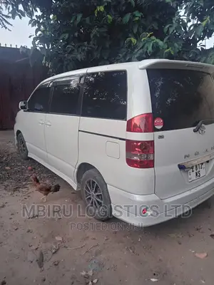 Toyota Noah 2007 White