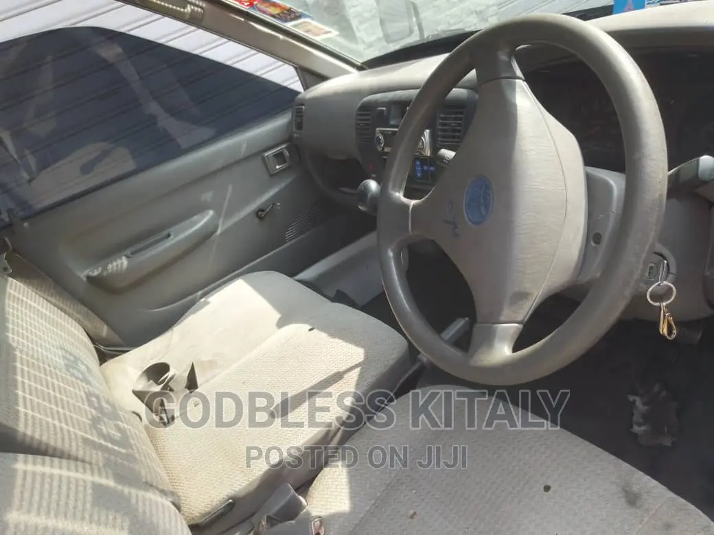 Toyota TownAce 2003 White