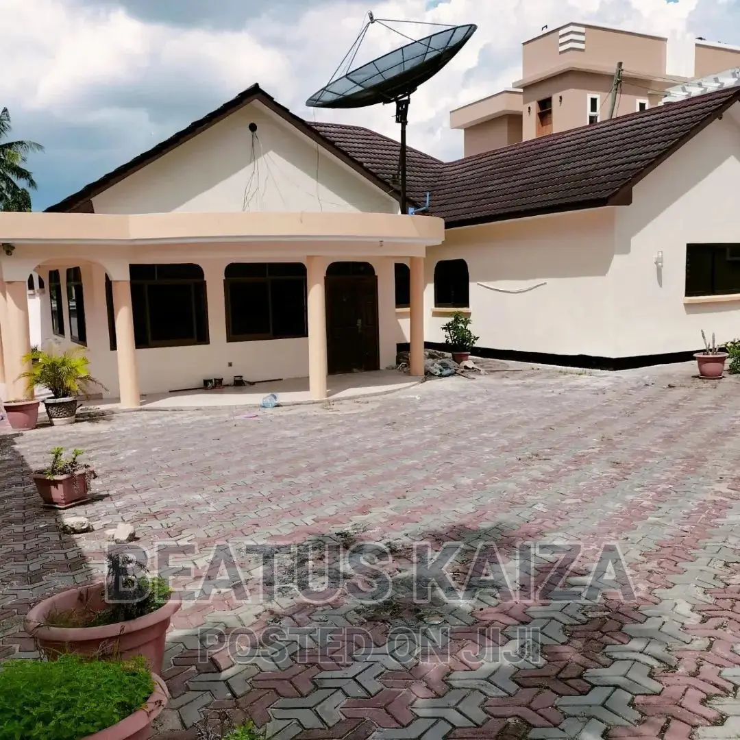 5bdrm Bungalow in Kijitonyama for sale
