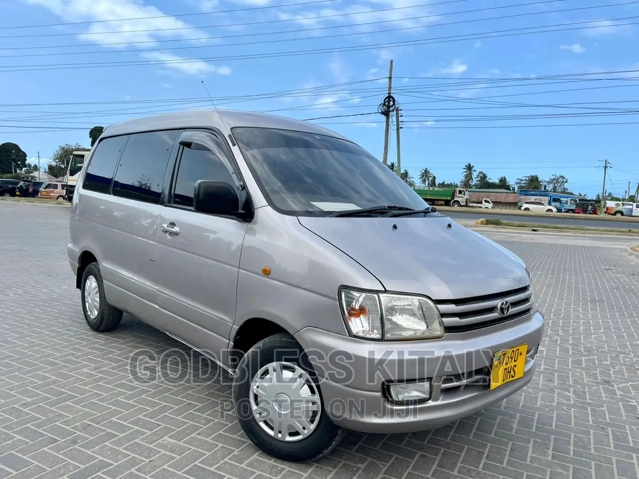 Toyota Noah 2001 Silver