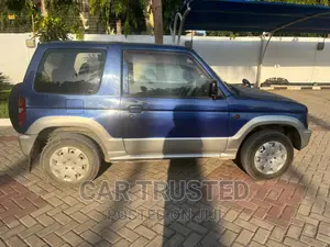 Mitsubishi Pajero Junior 2000 Blue