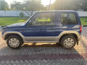 Mitsubishi Pajero Junior 2000 Blue