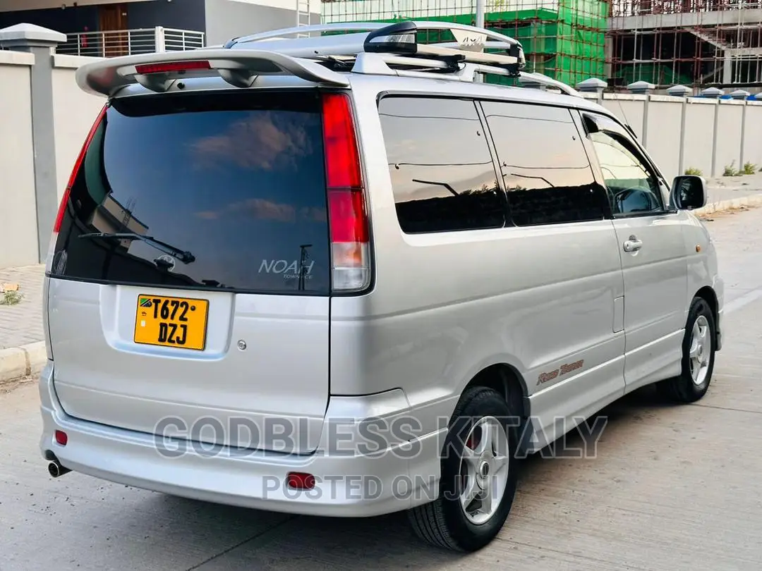 Toyota Noah 2001 Silver