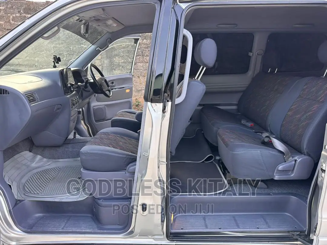 Toyota Noah 2001 Silver