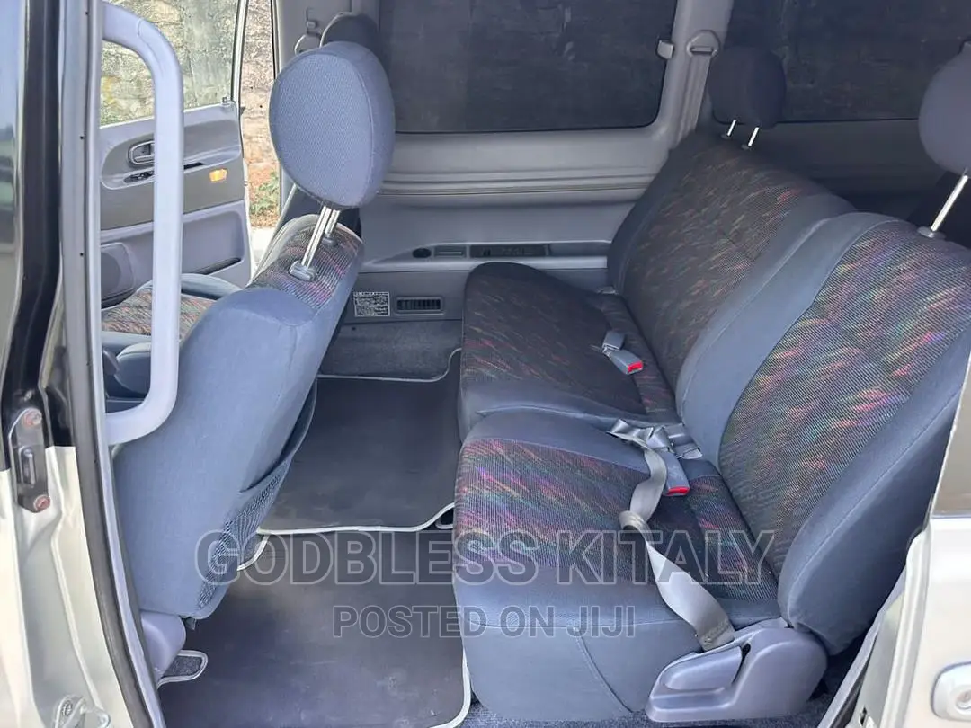 Toyota Noah 2001 Silver