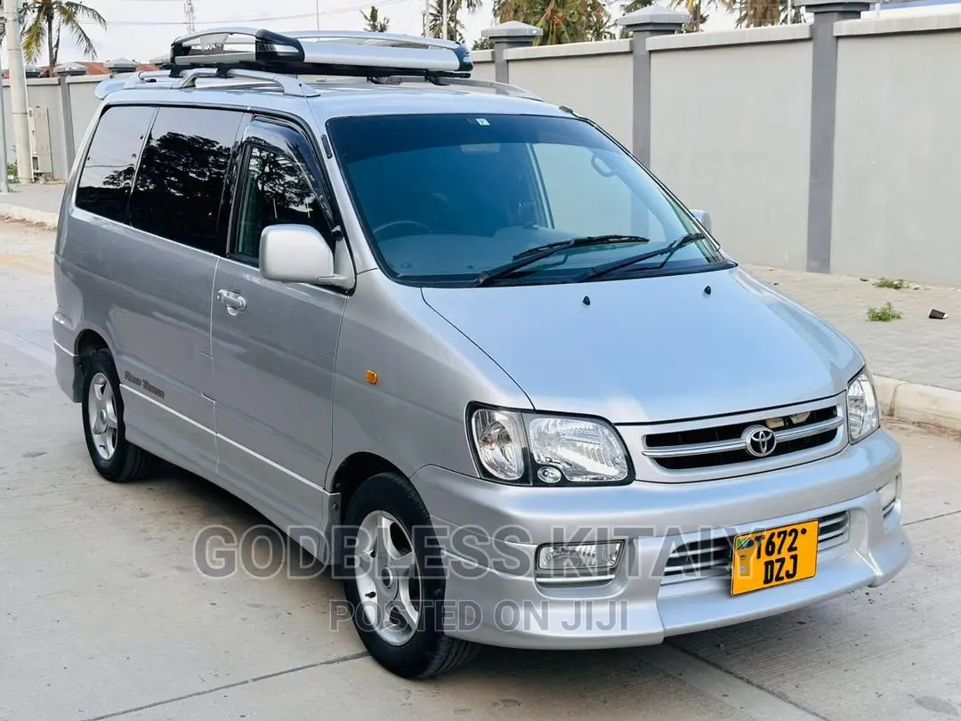 Toyota Noah 2001 Silver