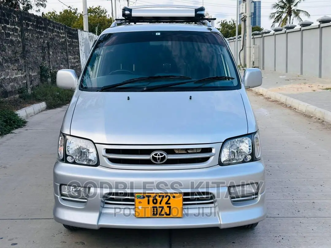 Toyota Noah 2001 Silver