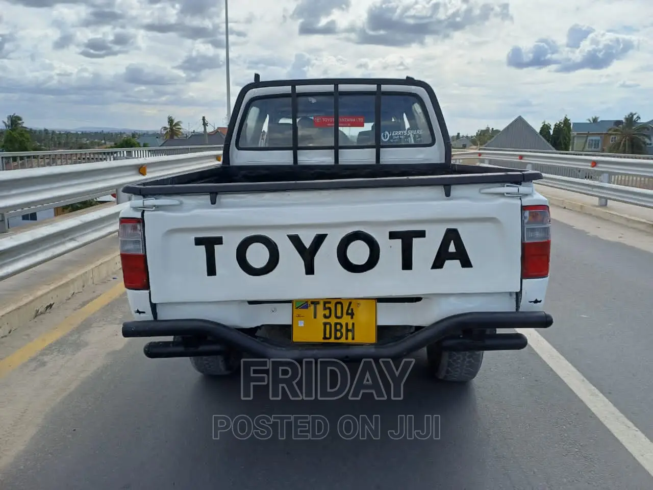Toyota Hilux 2000 White