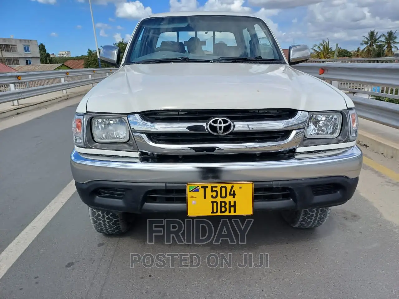 Toyota Hilux 2000 White