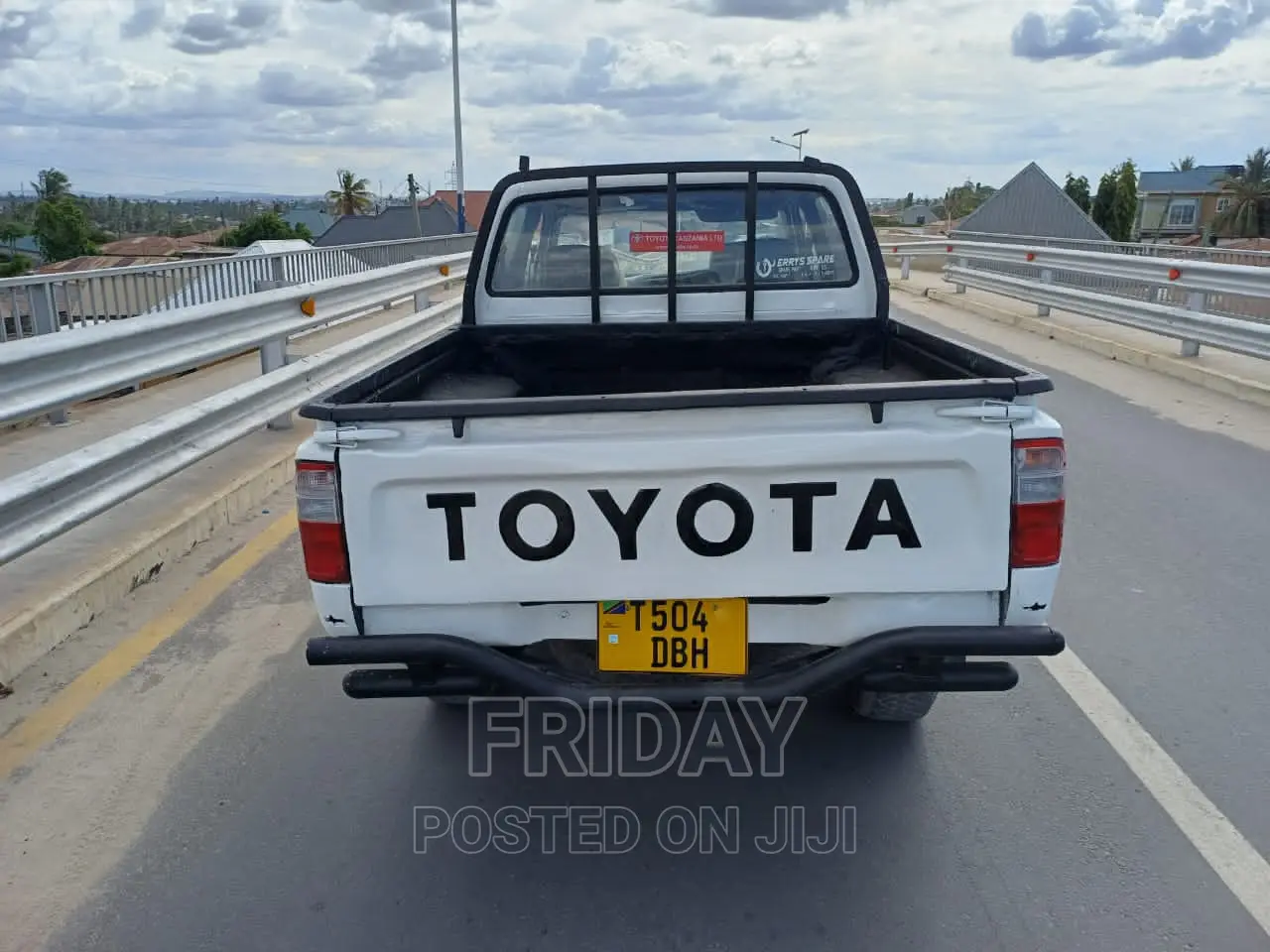 Toyota Hilux 2000 White