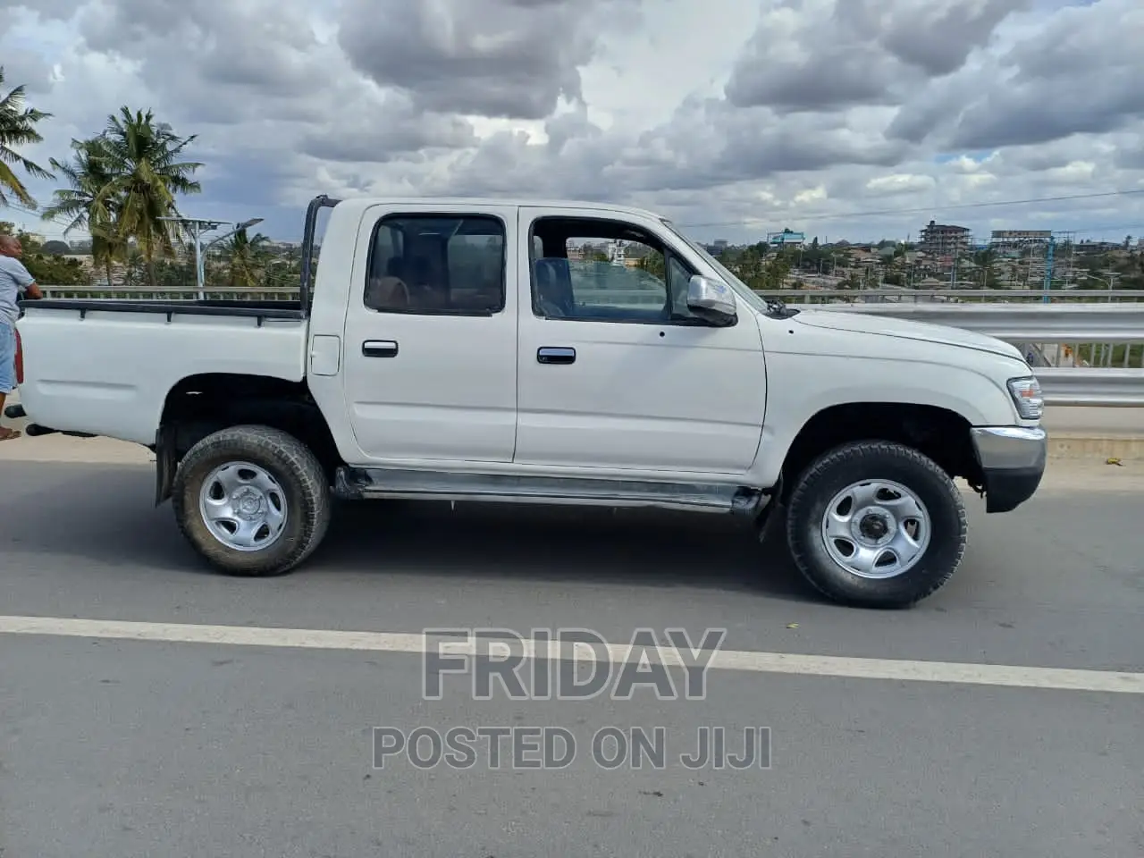 Toyota Hilux 2000 White