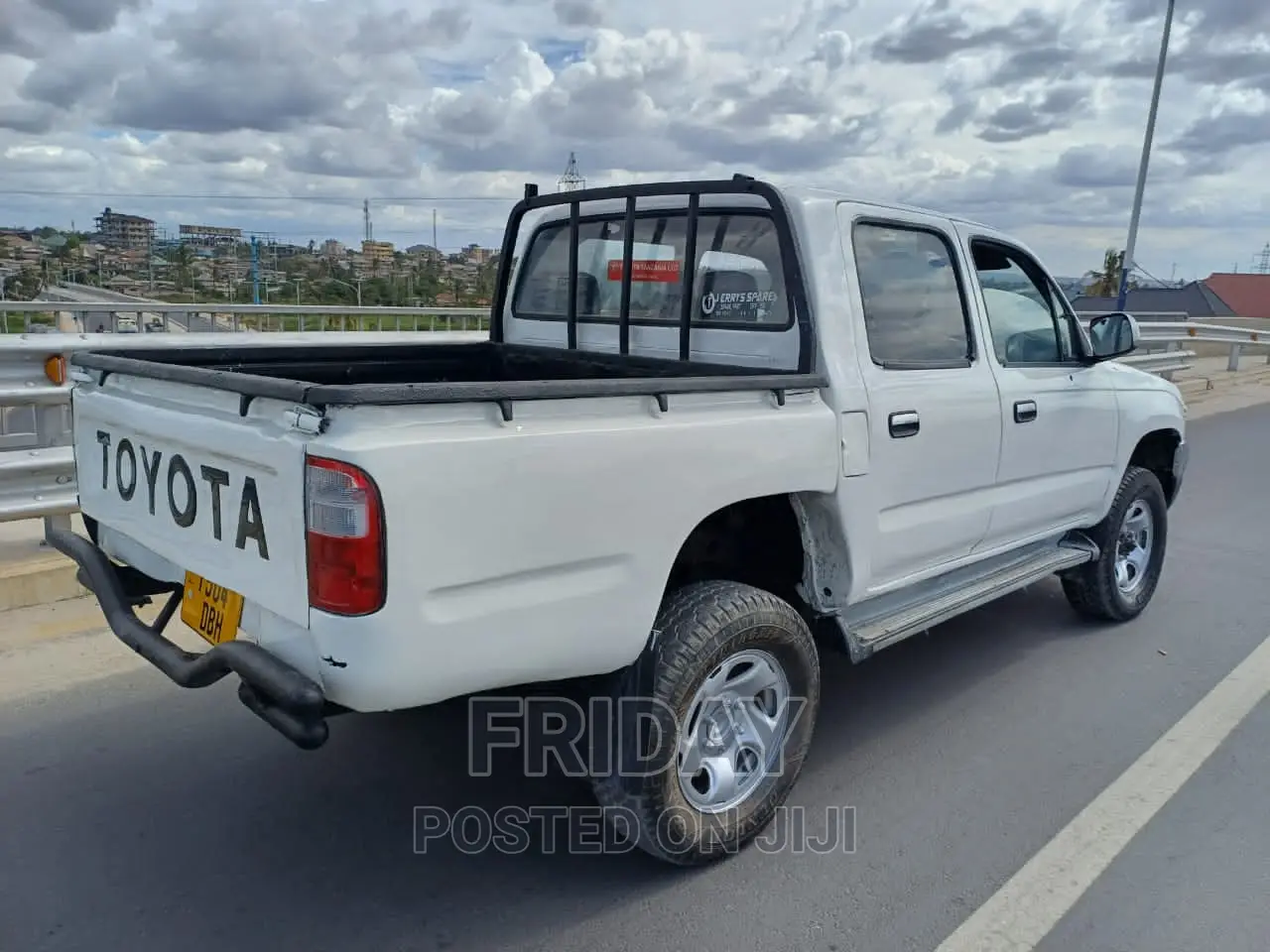 Toyota Hilux 2000 White