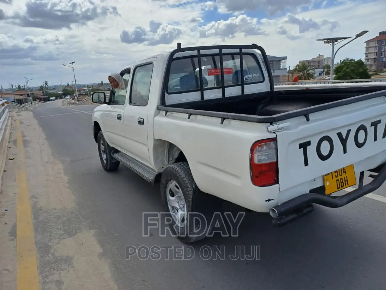 Toyota Hilux 2000 White