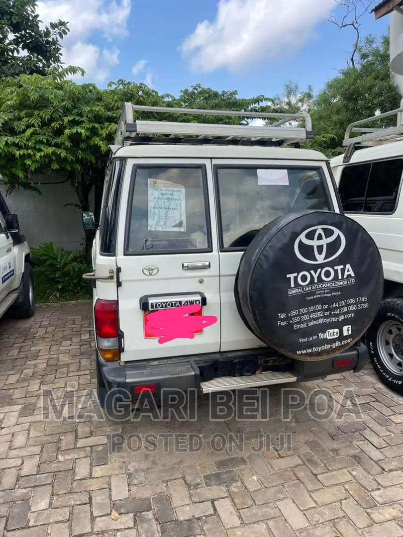 Toyota Land Cruiser 2010 White