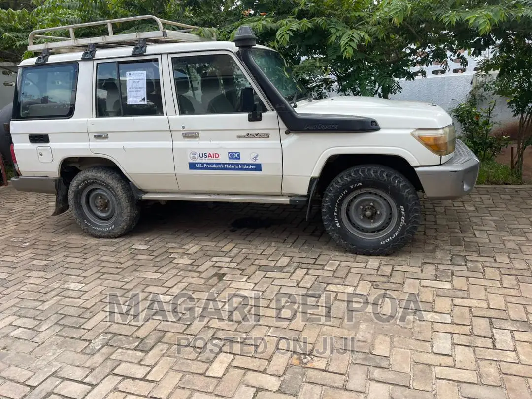 Toyota Land Cruiser 2010 White