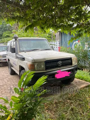 Toyota Land Cruiser 2010 White