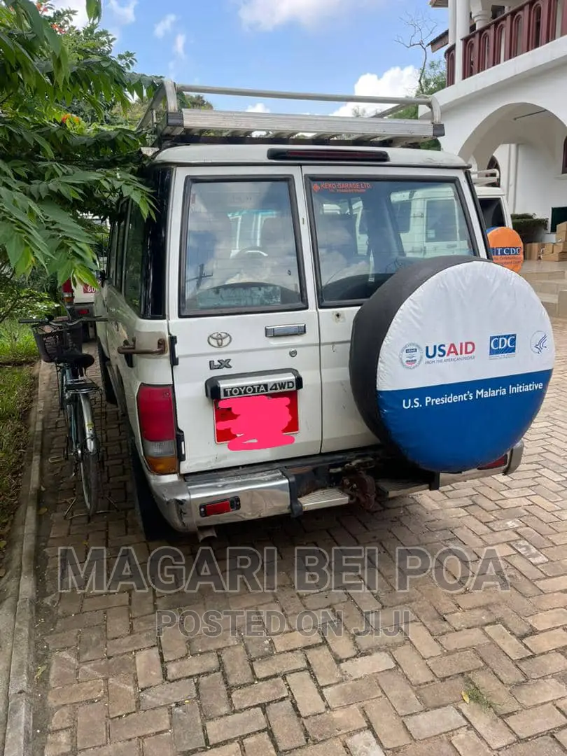 Toyota Land Cruiser 2010 White
