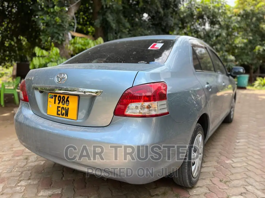 Toyota Belta 2010 Beige