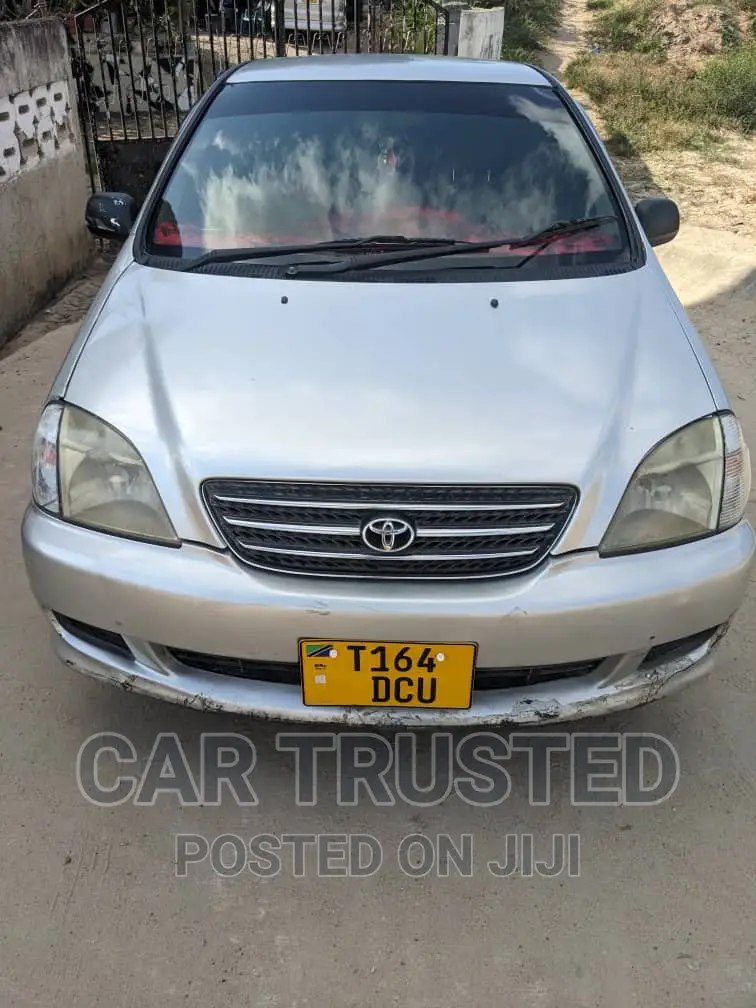 Toyota Nadia 2.0 135hp FWD 2002 Silver