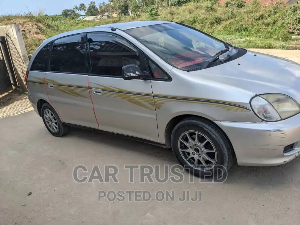 Toyota Nadia 2.0 135hp FWD 2002 Silver