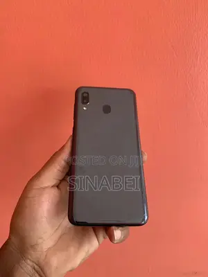 Samsung Galaxy A20 32 GB Black