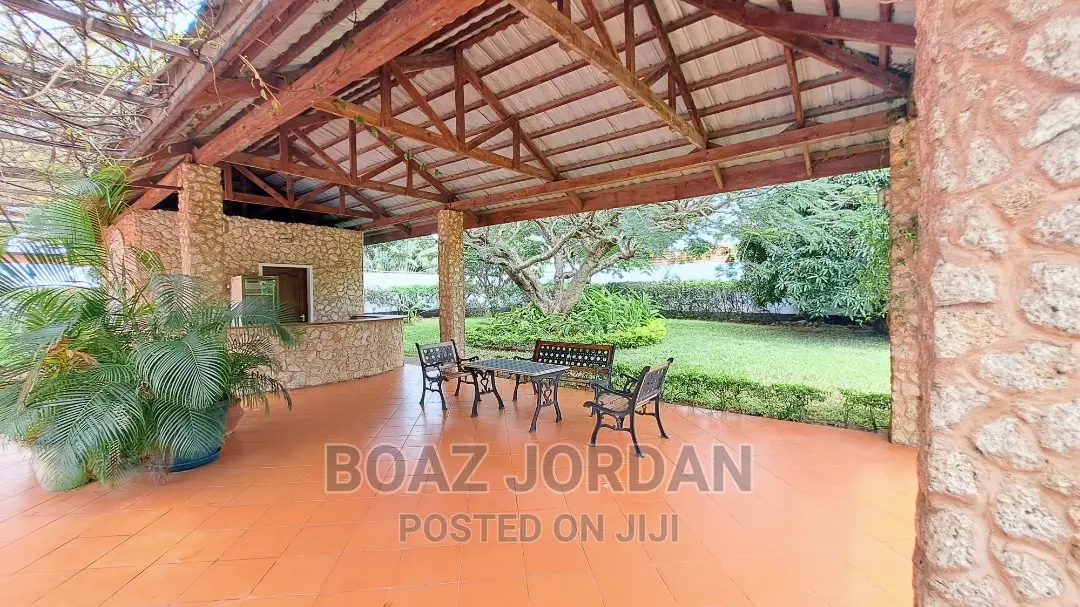 Furnished 8bdrm Bungalow in Masak Chole Drive, Masaki for sale