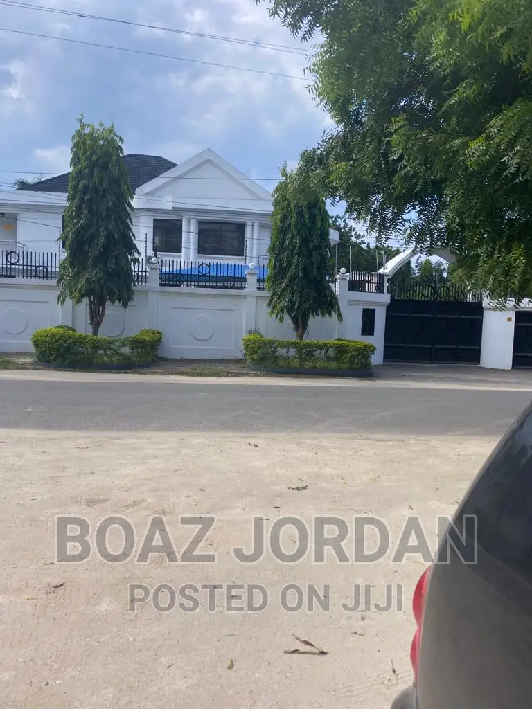 Furnished 5bdrm Mansion in Masaki for sale