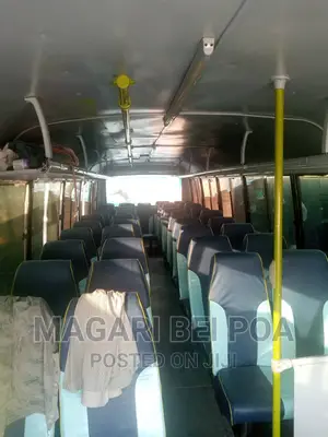 Tata Starbus Ultra Skool 2004 White