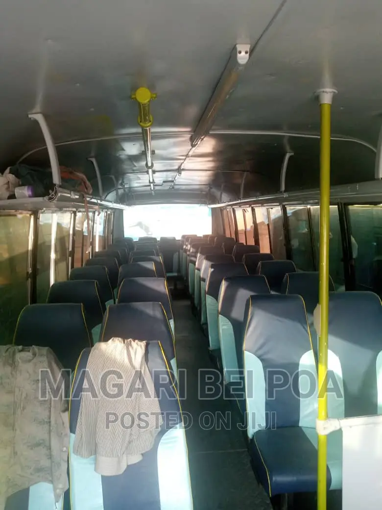 Tata Starbus Ultra Skool 2004 White